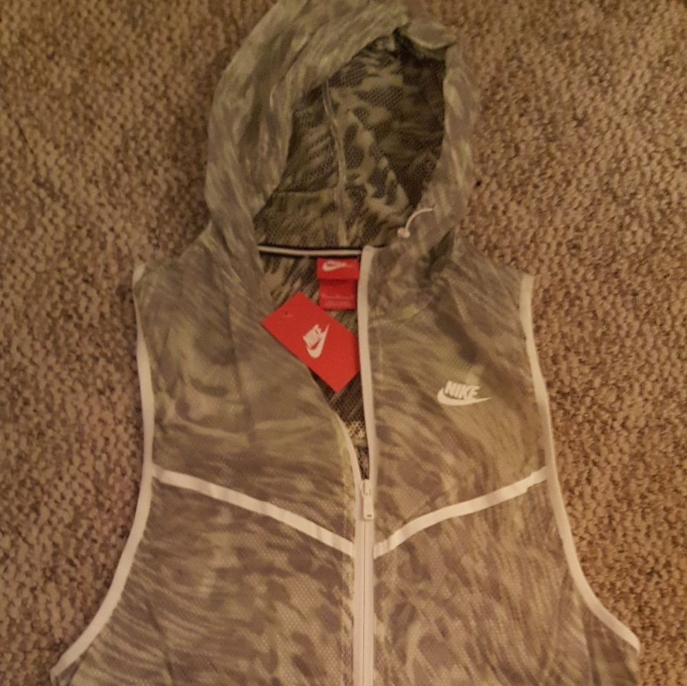 Nike Lightweight Vest